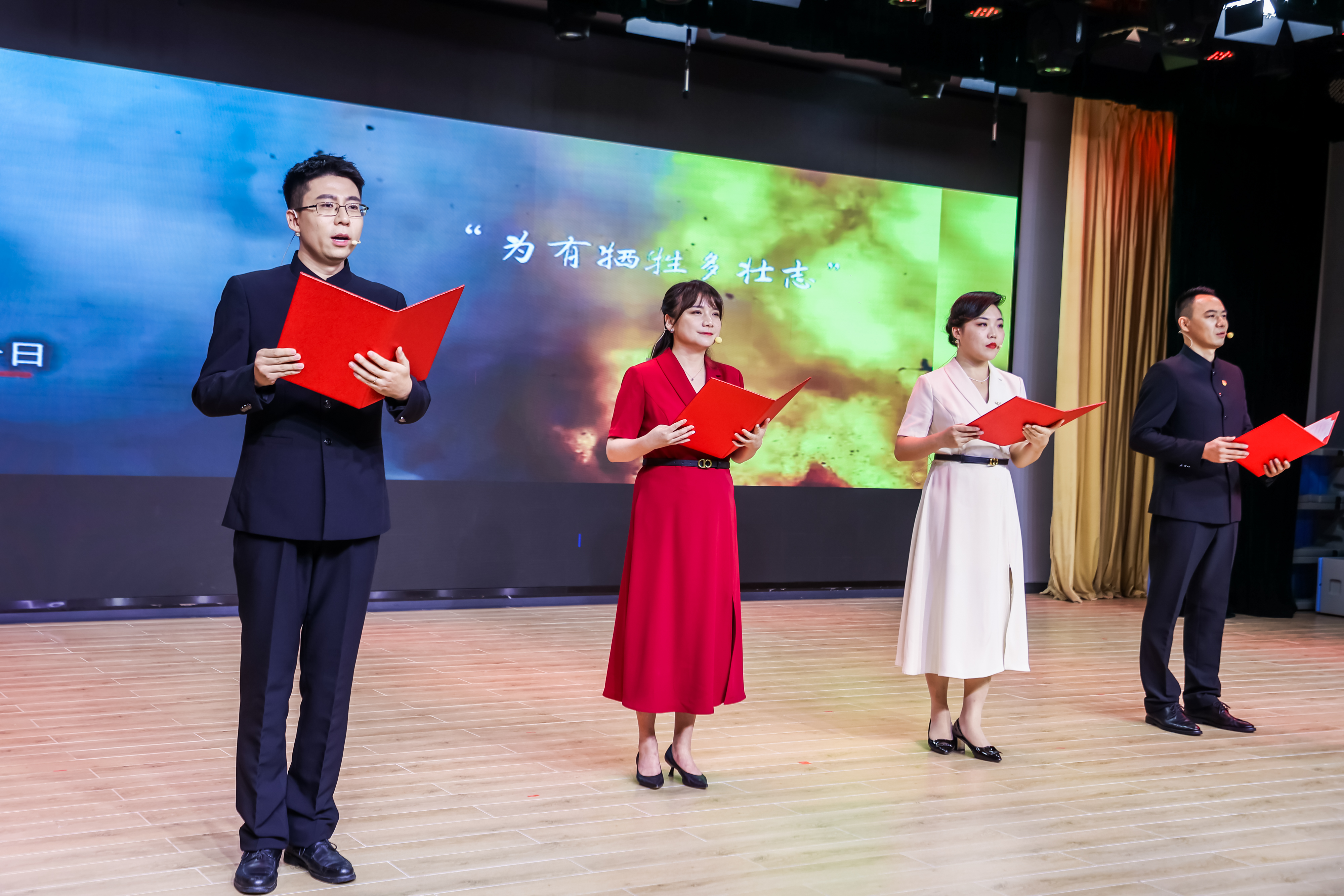 光明涉水事务企业开展“奋进新征程 永远跟党走”朗诵活动