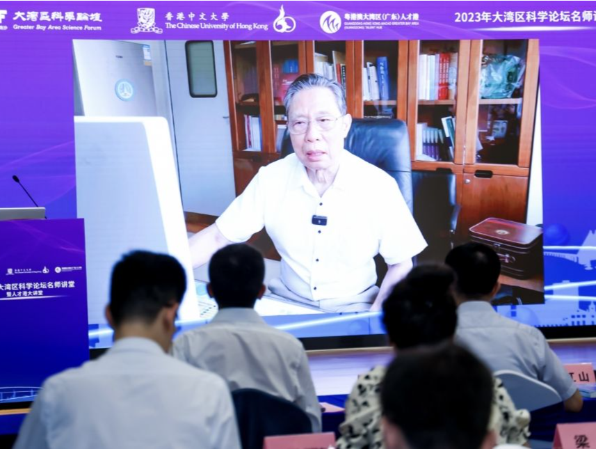 钟南山：青年应以责任为动力，用实践促创新