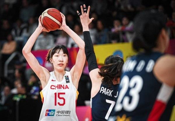 今天出战亚洲杯半决赛，时隔十二年，中国女篮欲重攀亚洲之巅