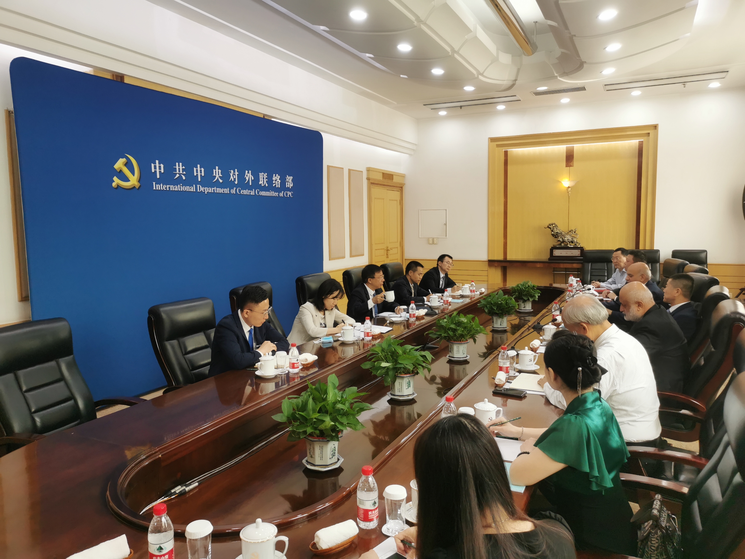 深圳市政府采购协会与中联部经联中心在京召开座谈会，商讨推进深巴合作事宜