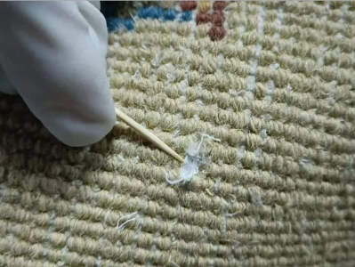 做工精致的地毯中，竟有23斤多的冰毒被编织在里面！ 