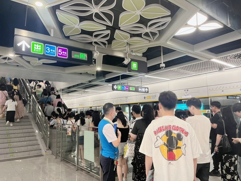 突破900万大关！深圳地铁单日客运量再创历史新高