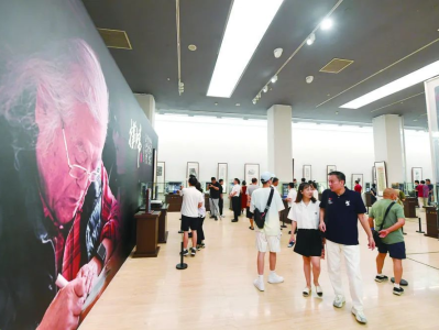 中国工艺美术大师彭祖述松花石百砚展在京举办