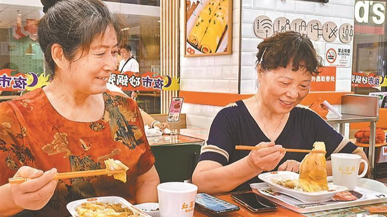 深圳长者饭堂：“一顿热乎饭，碗里都是城市的善意”