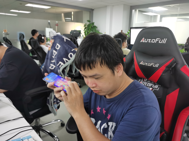 深圳95后视障工程师用代码写出别样人生 开发的游戏成为了电竞比赛“题目”