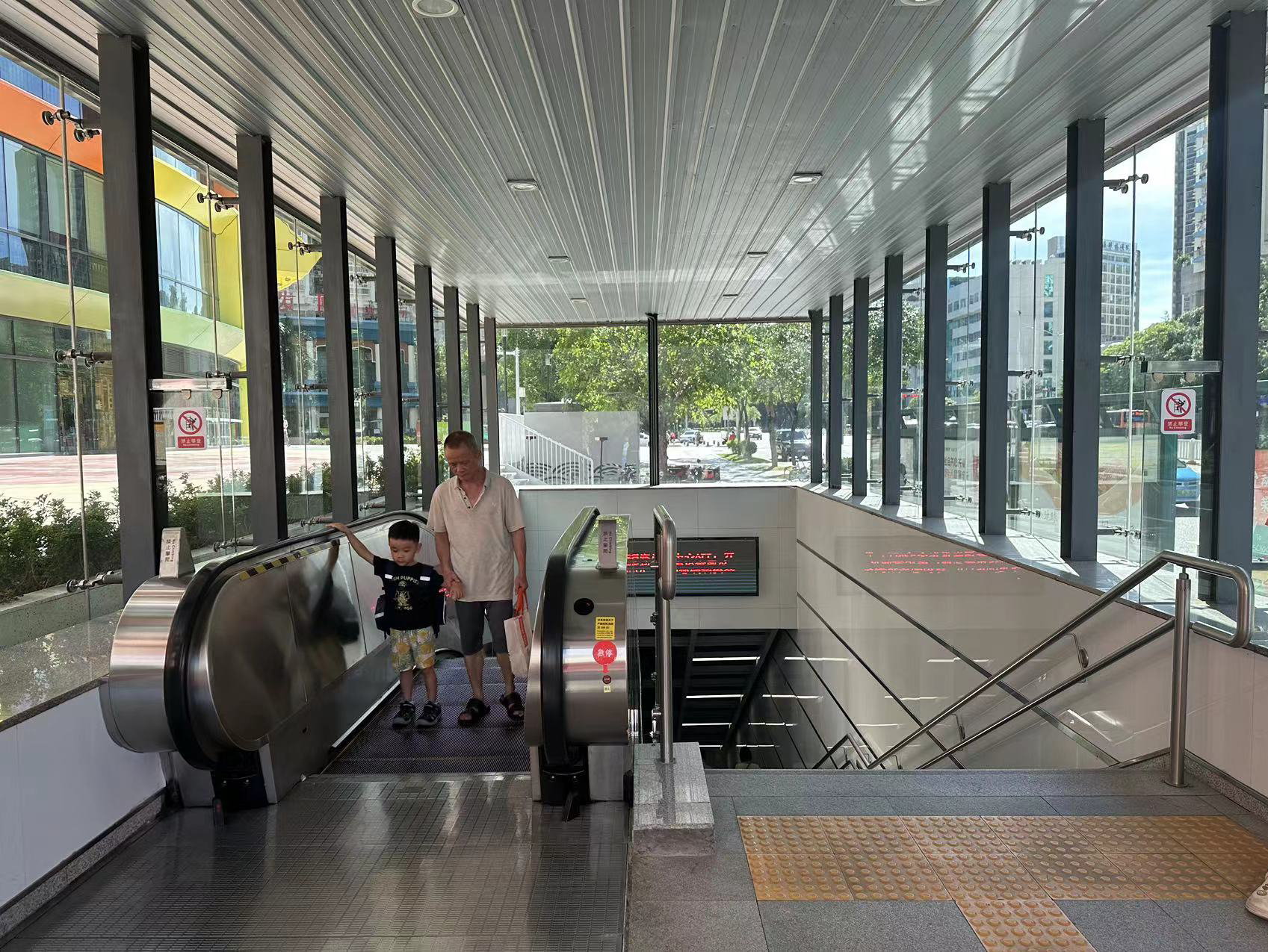 民呼我应｜地铁扶梯“罢工”一个月？记者再次走访，已恢复运行