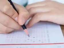 “高价学费换来一张废纸”遭热议，这个留学机构又被曝“有偿代做作业、考试”