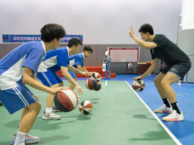 与职业篮球运动员零距离接触！深圳龙华篮球文化周末走进红山中学