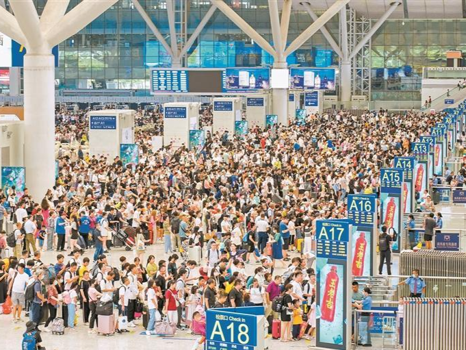 深圳北站迎来暑运客流高峰！深圳铁路今年暑运预计发送旅客近2400万人次  