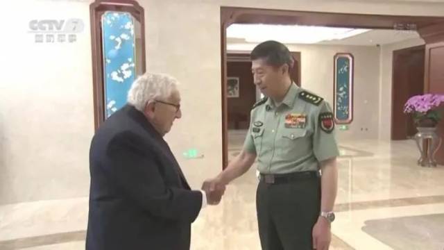 18日，李尚福在北京会见基辛格。图源：CCTV-7视频截图