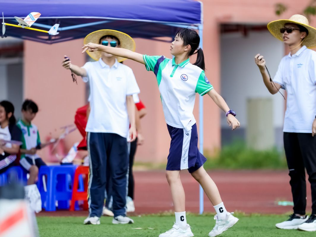 1354名选手上演蓝天竞逐！东莞市举办第20届中小学航空航天模型比赛
