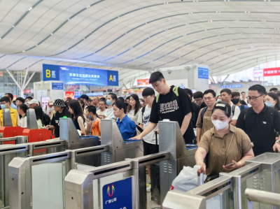“最火”暑运客流持续井喷，深圳北站暑运前20天到发旅客超768万人次