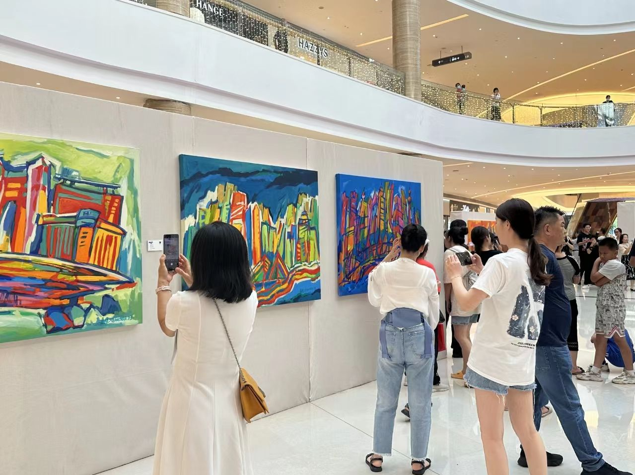 “中国好色彩”跨界艺术展在深圳开展