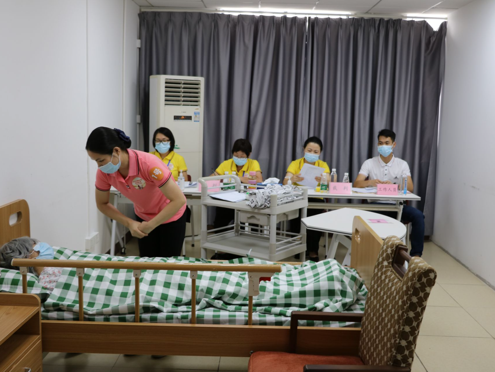广州：本科及以上毕业生从事一线养老服务满3年，给予一次性就业补贴12000元