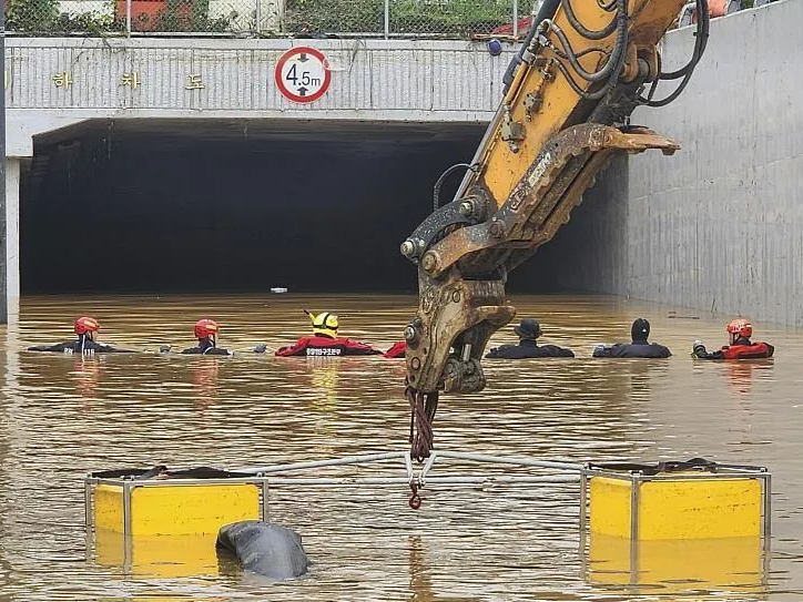 警惕！韩国暴雨已致35人遇难，其中8人死于同一起事故