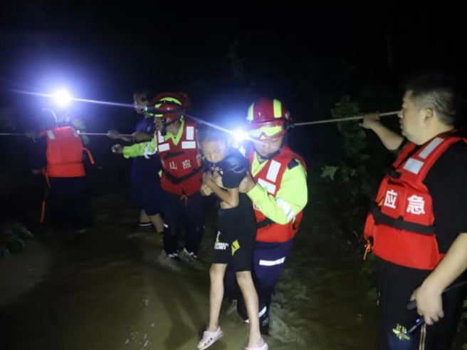 重庆秀山暴雨致88位村民被困 已连夜转移无人员伤亡