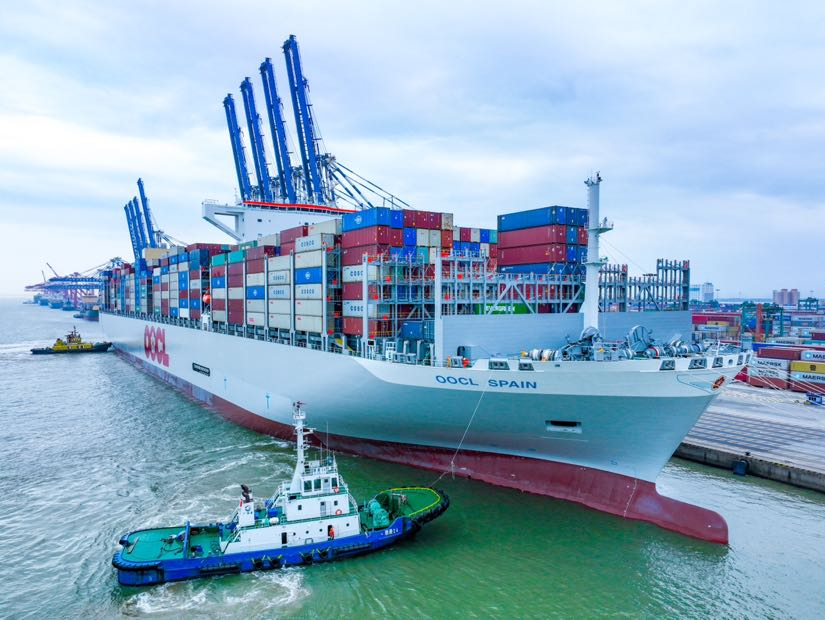 海上“巨无霸”+1！全球最大集装箱船密集挂靠广州港南沙港区