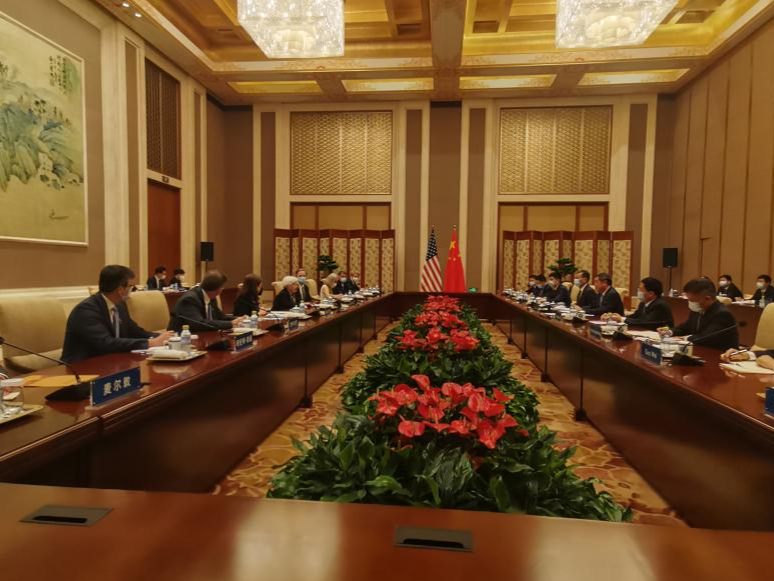 国务院副总理何立峰会见美财长耶伦