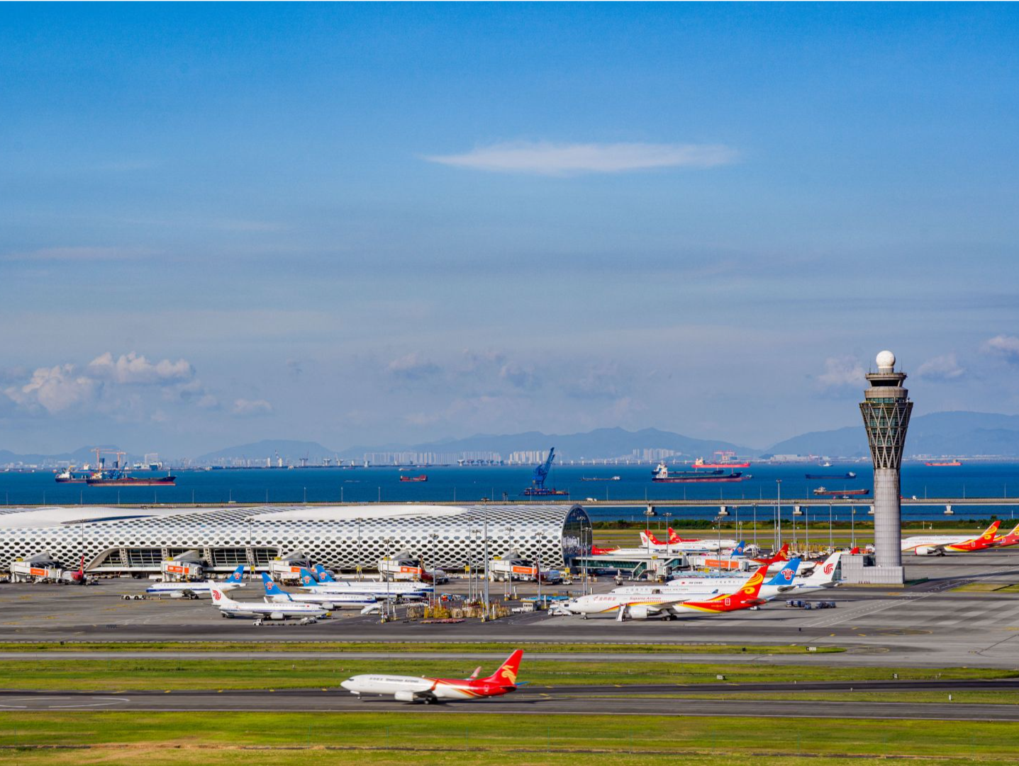 深圳机场上半年客流量居全国第二，国际航线通航城市增至近30个