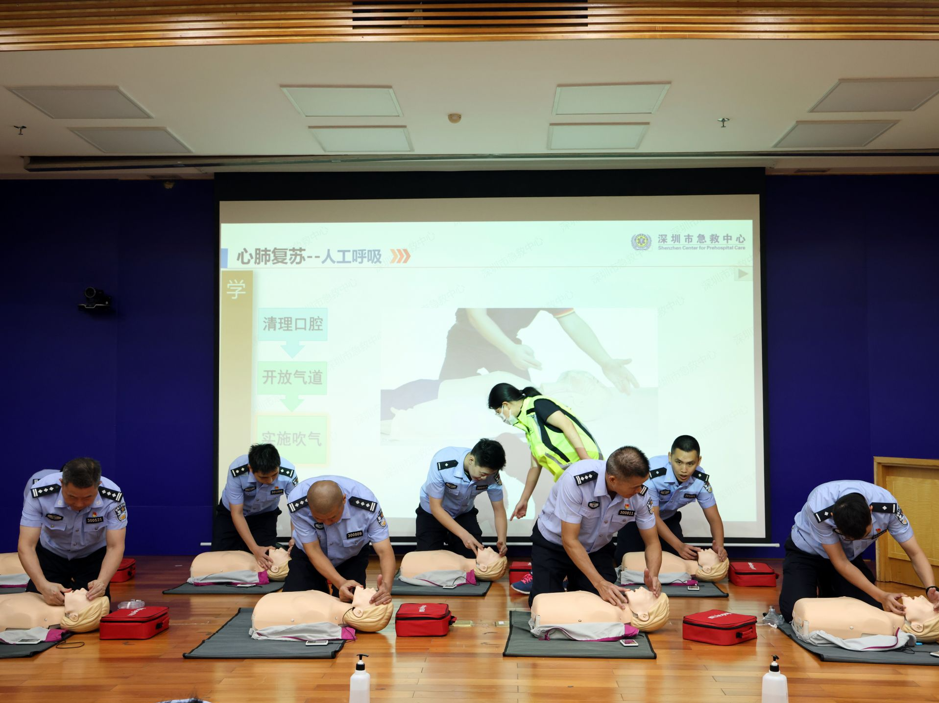 暑期急救课堂进警营 罗湖边检应急救援能力再提升