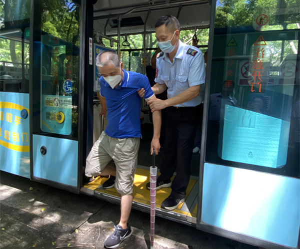 深圳巴士集团推出“长者车厢”，升级老年人乘车服务