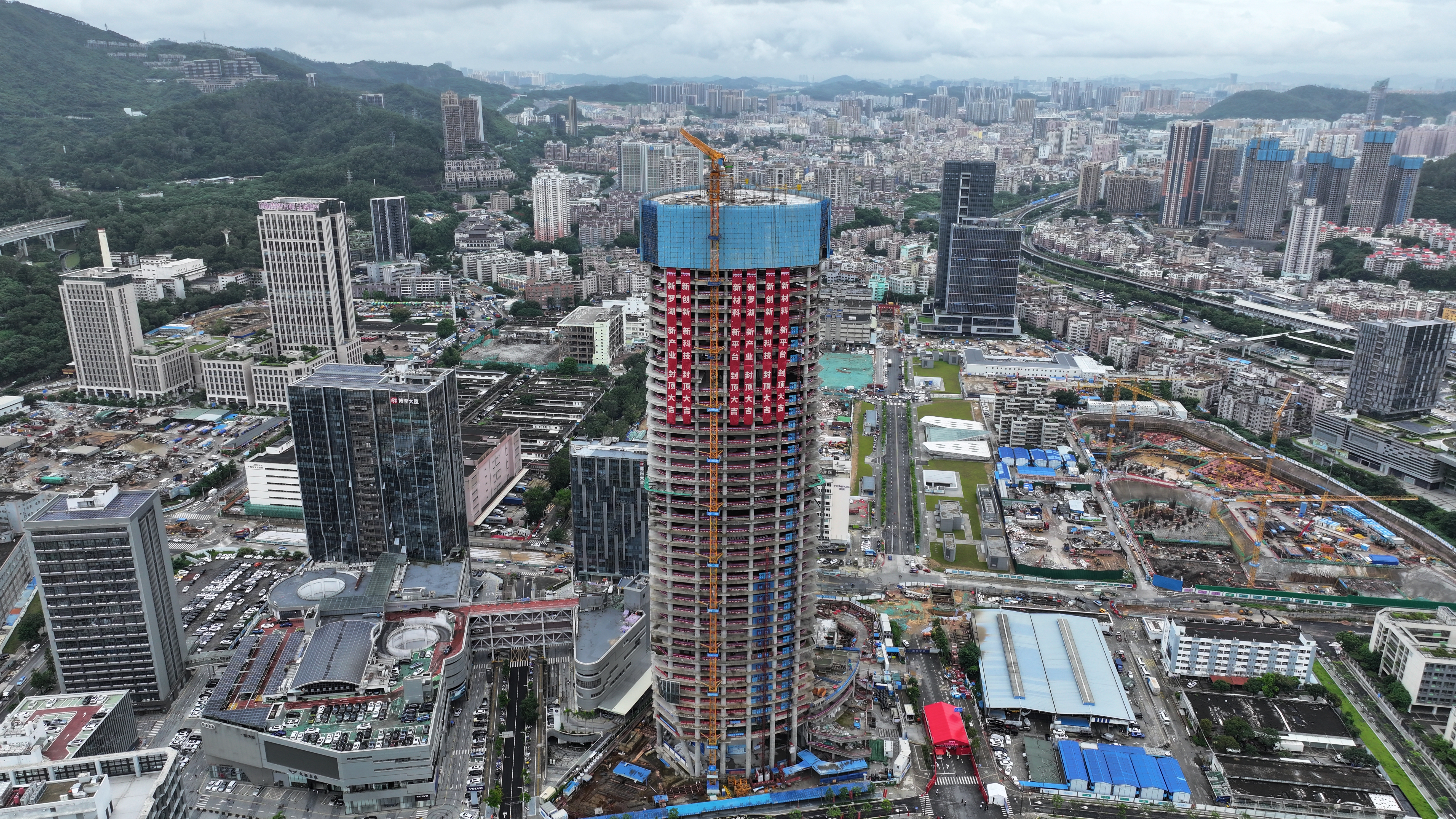 45层200米高总投资16.13亿元！清水河总部基地地标性建筑封顶