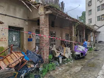 新湖街道红色小分格开展台风天安全巡查