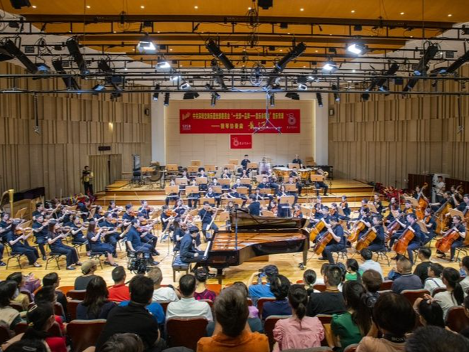 姚峰携手深圳交响乐团，呈现“我以我歌讲党课”主题音乐会