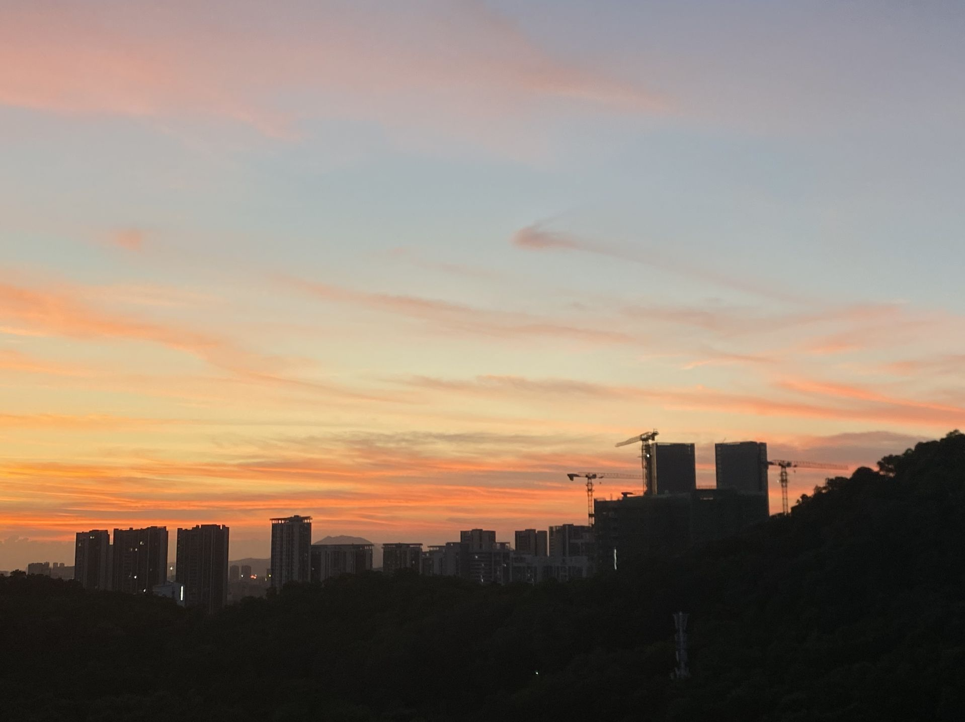 抬头，邂逅光明的天空之城