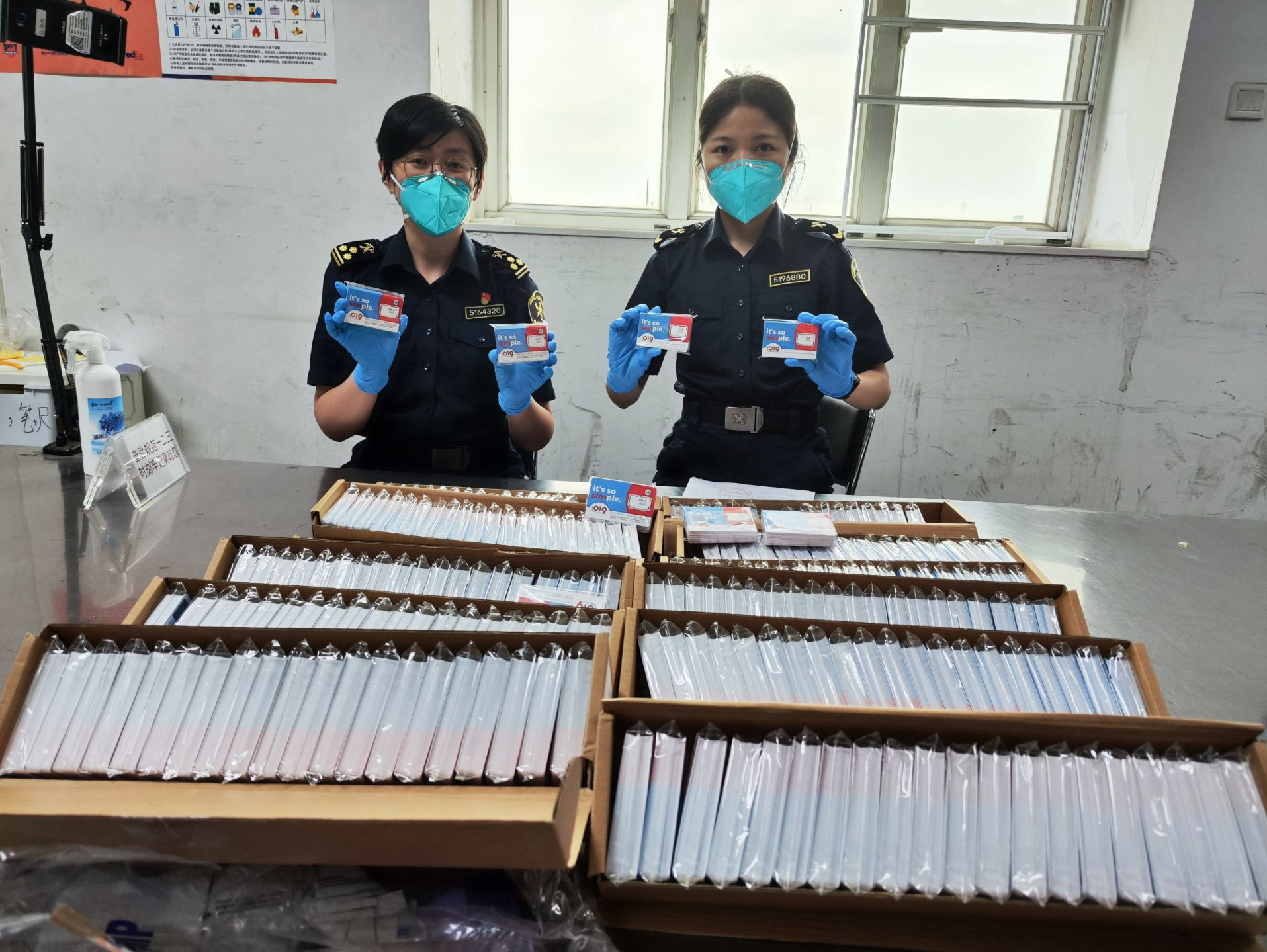 广州海关在进境寄递渠道查获10001张境外电话卡