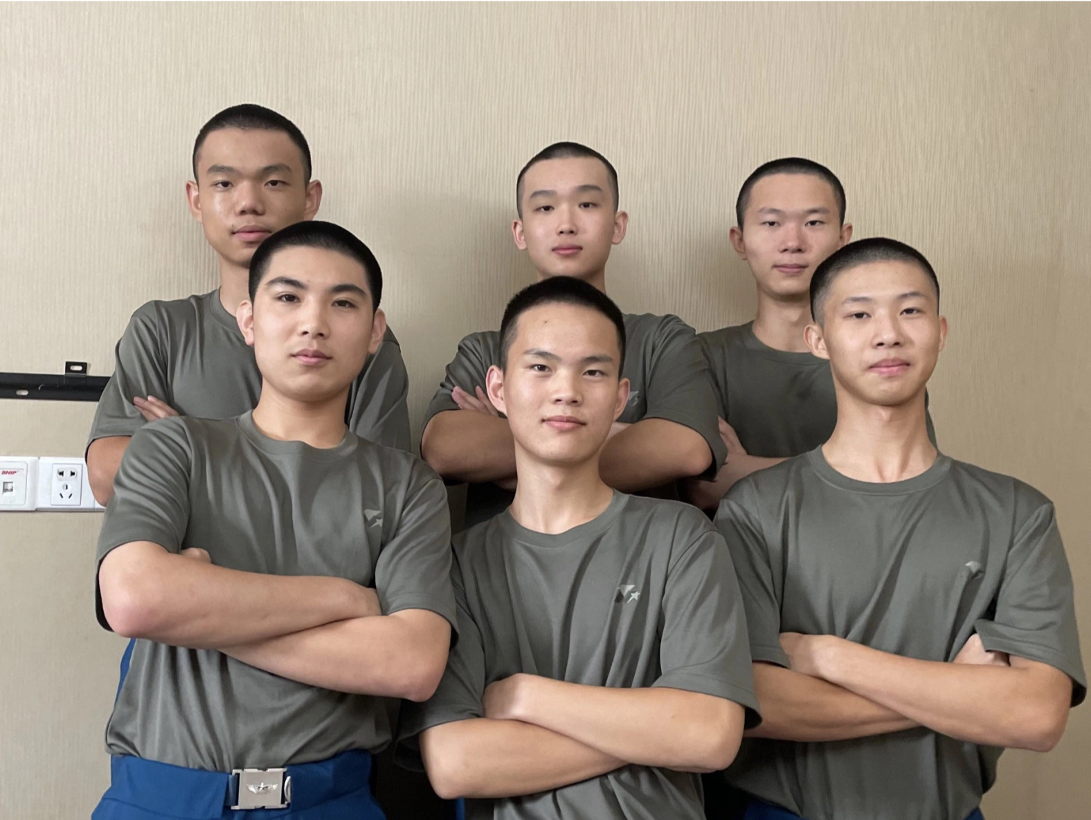 乘着“鲲鹏”去报到！深圳6名学子被录取为空军飞行学员