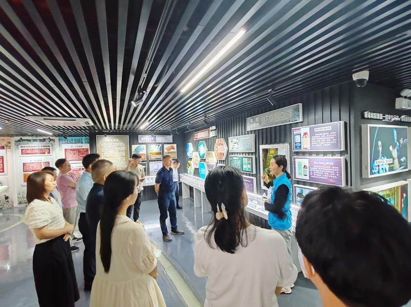中英街管理局组织党员干部参观区禁毒教育基地             