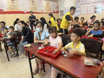 科技引领，童创未来——鹏盛社区开展人工智能科普活动