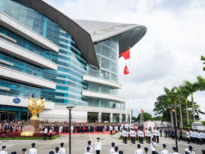 紫荆花盛开！庆祝香港回归祖国26周年升旗仪式举行