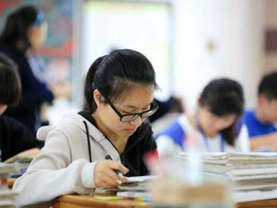 事关教育！广东印发方案，力争全面消除普通高中56人以上大班额
