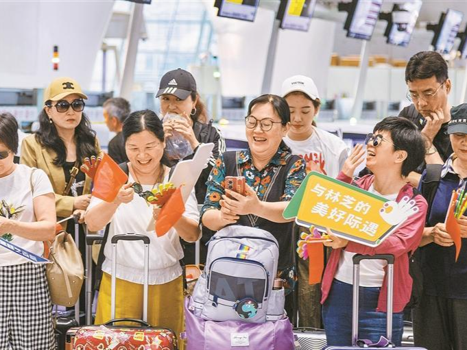 “我们都等不及了” 深圳开通直飞林芝航线 首批旅客“尝鲜”