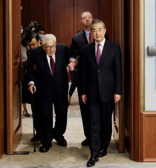 7月19日，王毅在北京会见基辛格。图源：外交部