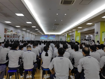 凤凰街道深入企业开展交通安全宣传共筑交通安全防线