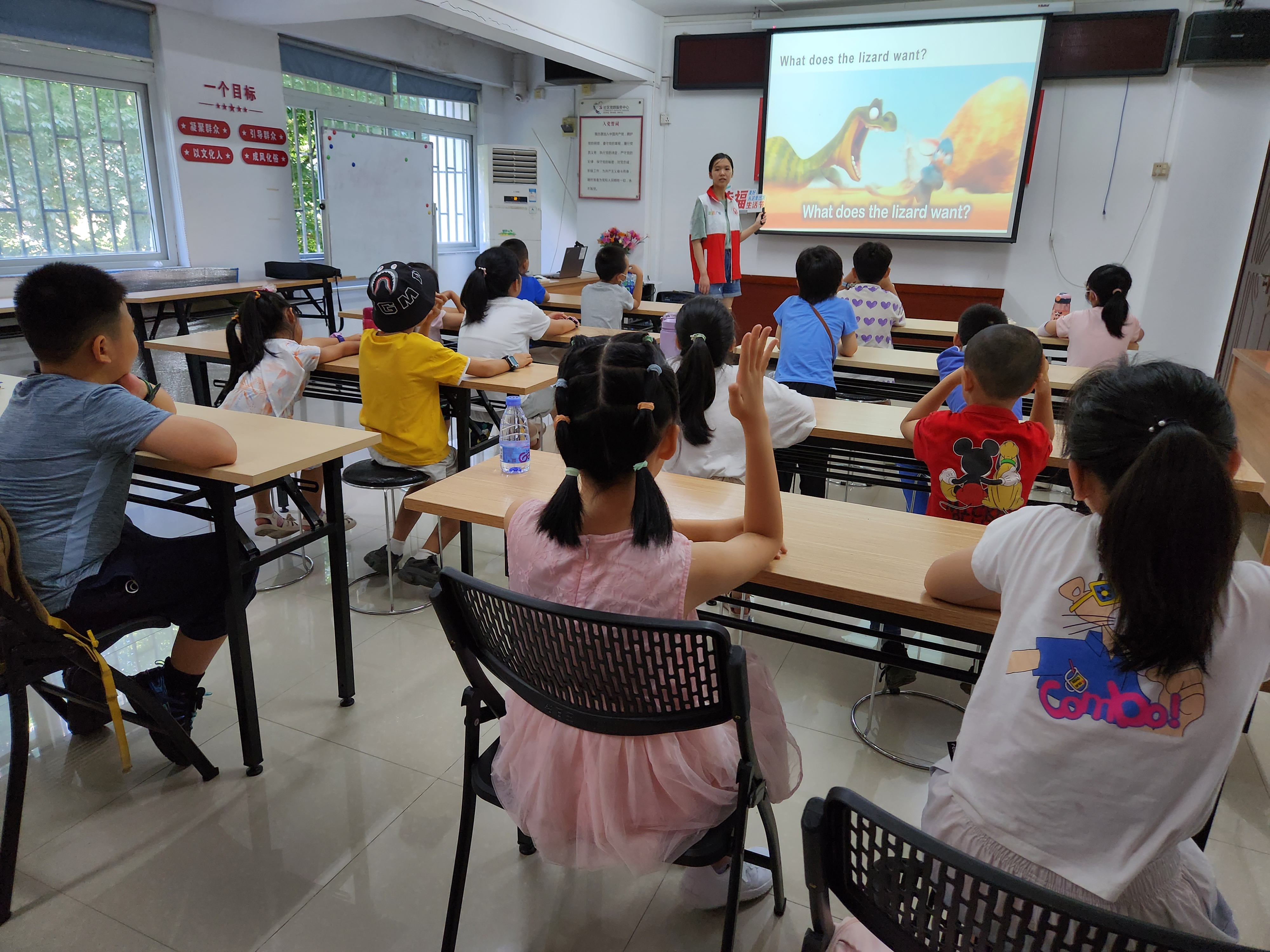 翠竹街道民新社区开展儿童青少年英语角活动