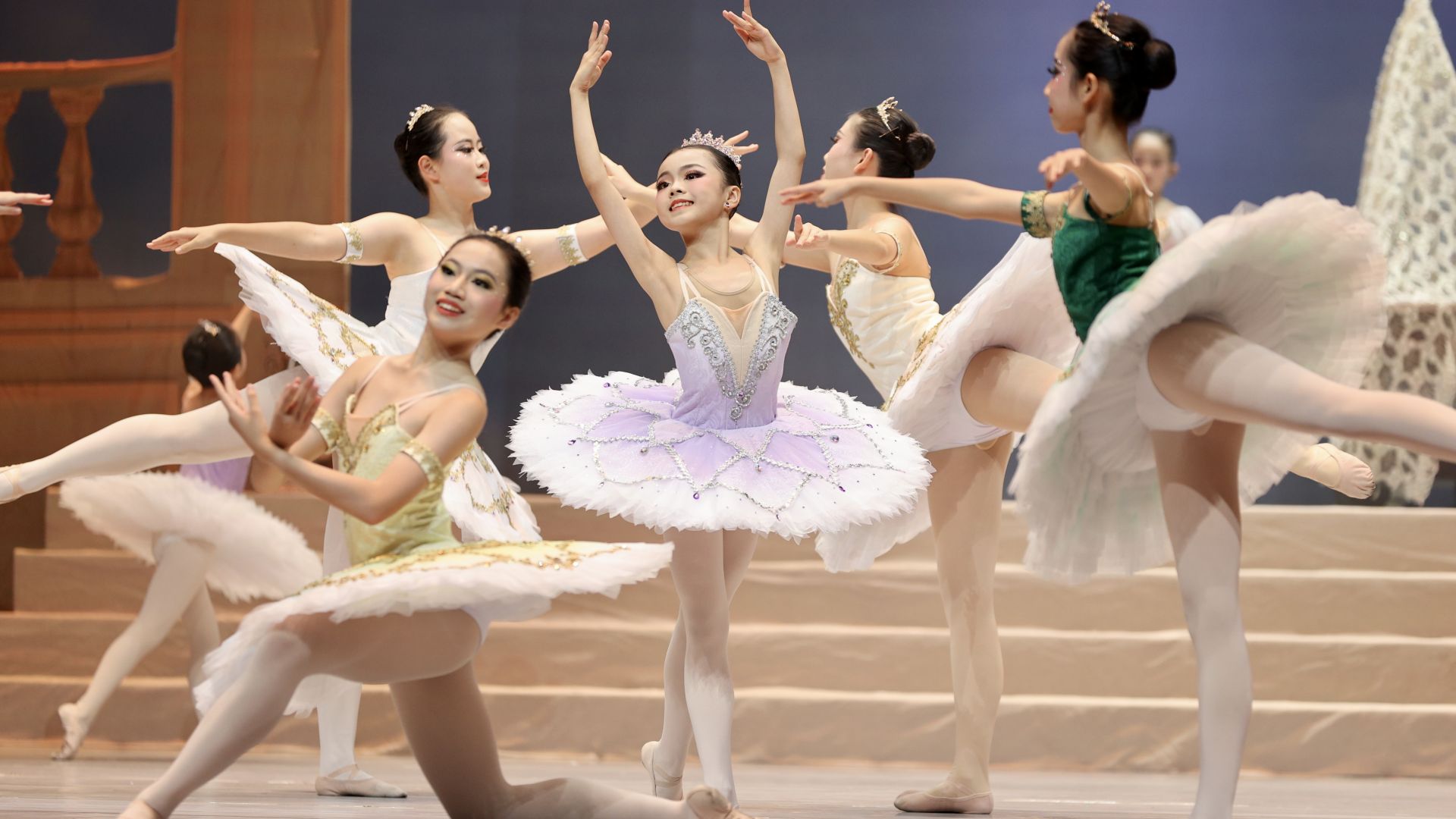 青少年古典芭蕾舞剧《睡美人》在深圳保利剧院上演