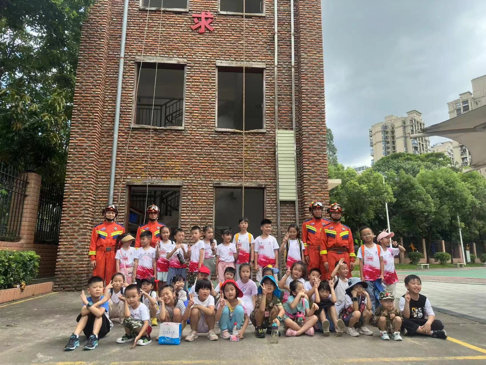 深圳物业企业多彩公益活动点亮儿童缤纷暑假