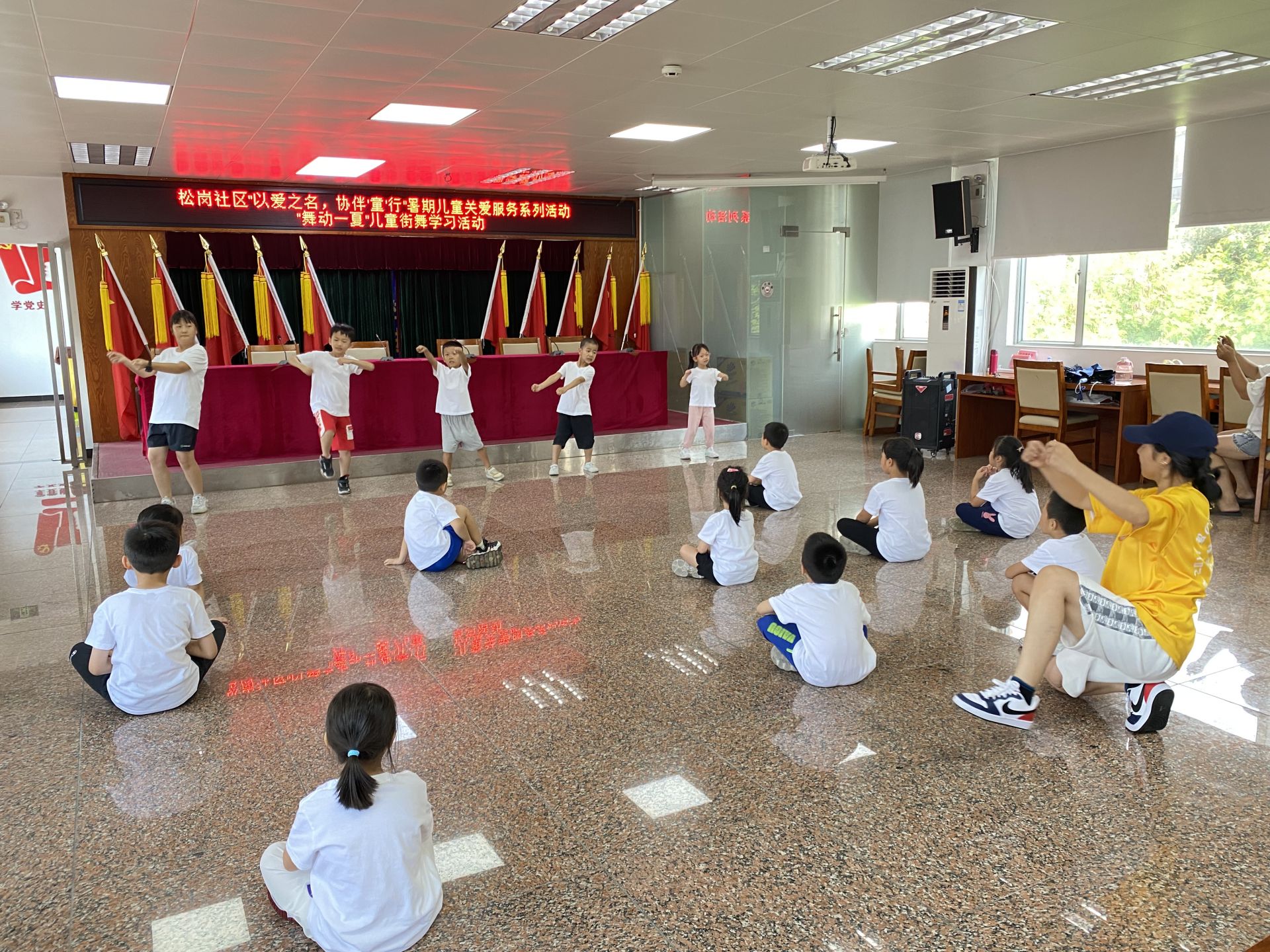 舞动一“夏” 舞出少年风采！松岗社区开展暑期儿童街舞学习活动
