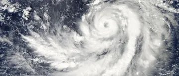 深圳台风预警升级！多地延迟开学，部分线路列车停运