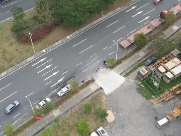 “暴走团”成“路霸”？占道逆行、无视红灯，该管管了