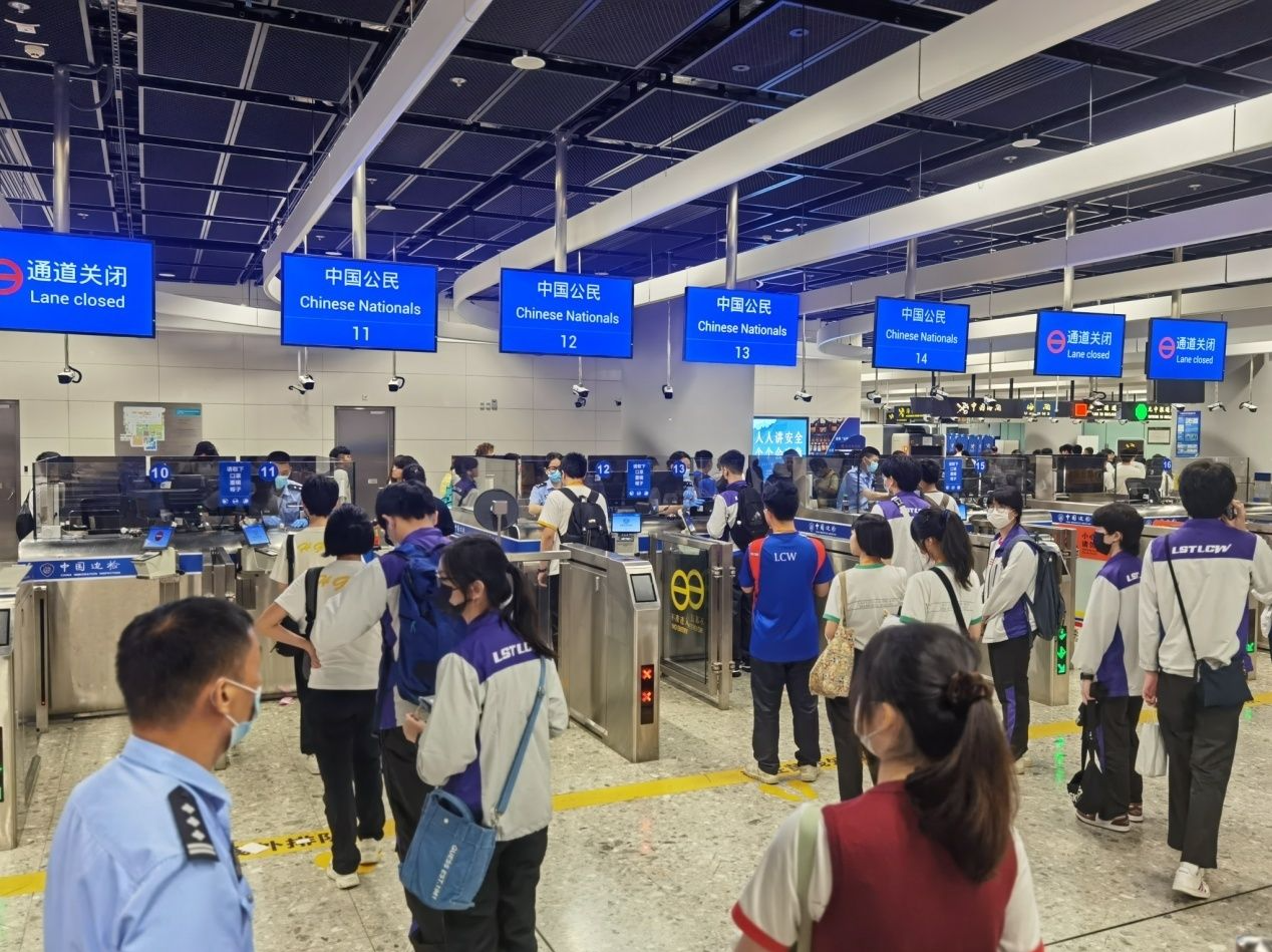 西九龙边检全力护航香港师生赴内地研学