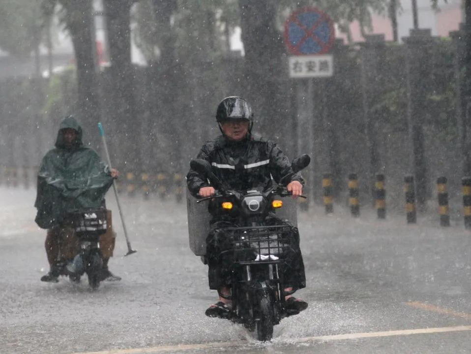 “疯狂倾倒”70多小时，京津冀这场雨到底有大？