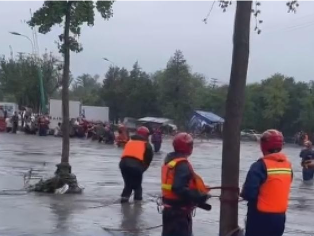 北京房山约6万户停电，今起对道路中断村空投物资