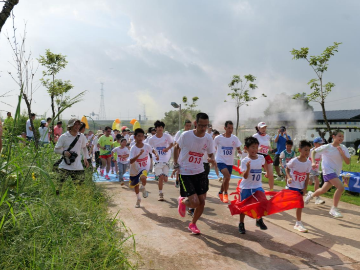 东莞荷塘印象生态园举办首届亲子酷跑节