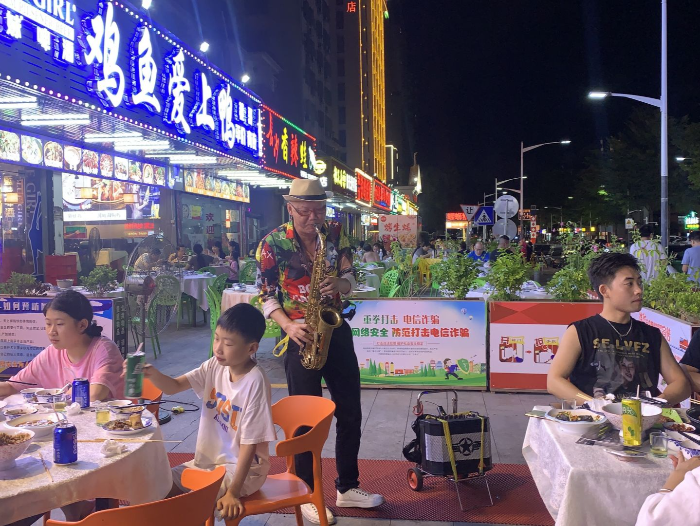 制定商约 建红黑榜沙头美食街打造夜市样本