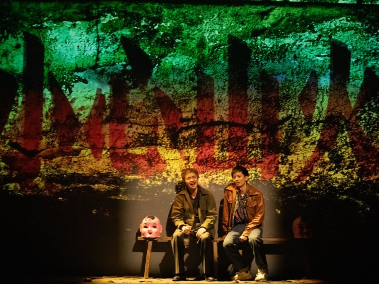 12米吊脚楼实景+24块屏幕现场“直播”！悬疑剧《心迷宫》在穗连演三场